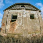 Заброшенный амбар в деревне Каменка
