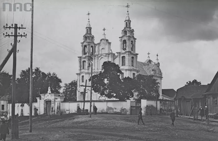 Старое фота касцёл у пасёлку Івянец