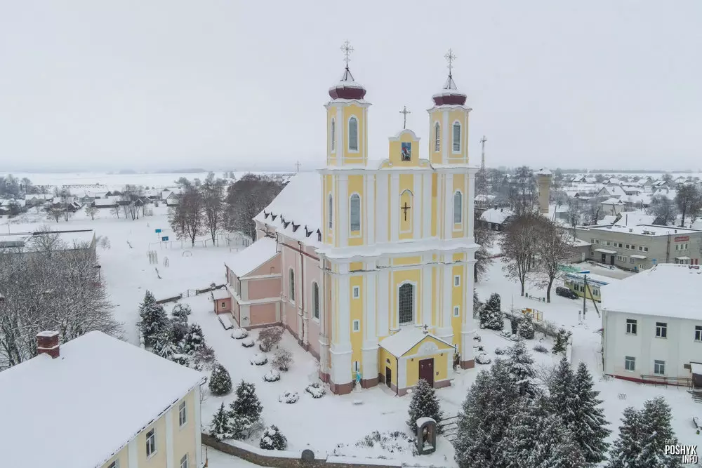 Касцёл у аграгарадку Варняны