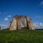 Руины усыпальницы Нонхартов в деревне Гайтюнишки Часовня-усыпальница Нонхартов в Гайтюнишках, 1633 года