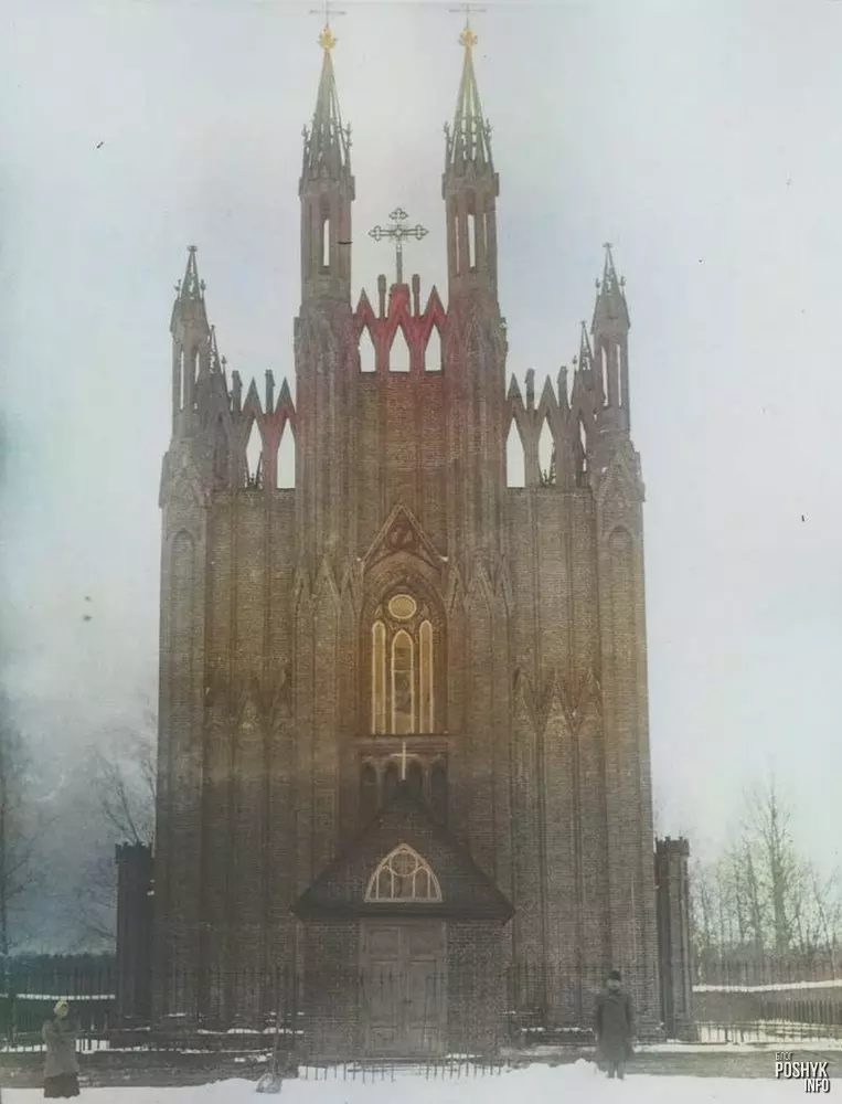 Касцёл у Сар'і ў 1900 годзе