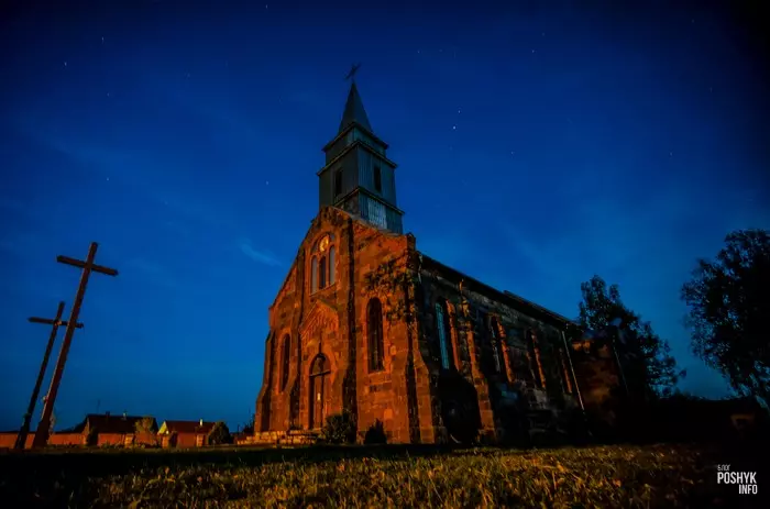 Касцёл у Ільі Касцёлы Беларусі ноччу фота