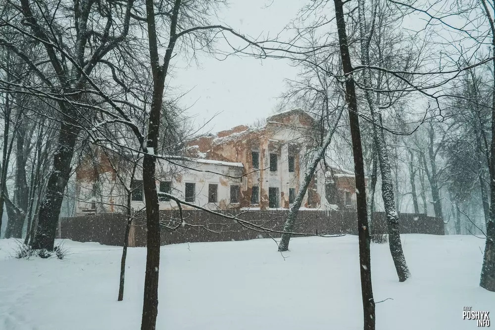 Закінуты палац Слатвінскіх у Раванічах