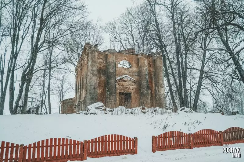 Руіны касцёла Cвятога Антонія ў мястэчку Раванічы Руіны касцёла Cвятога Антонія ў мястэчку Раванічы