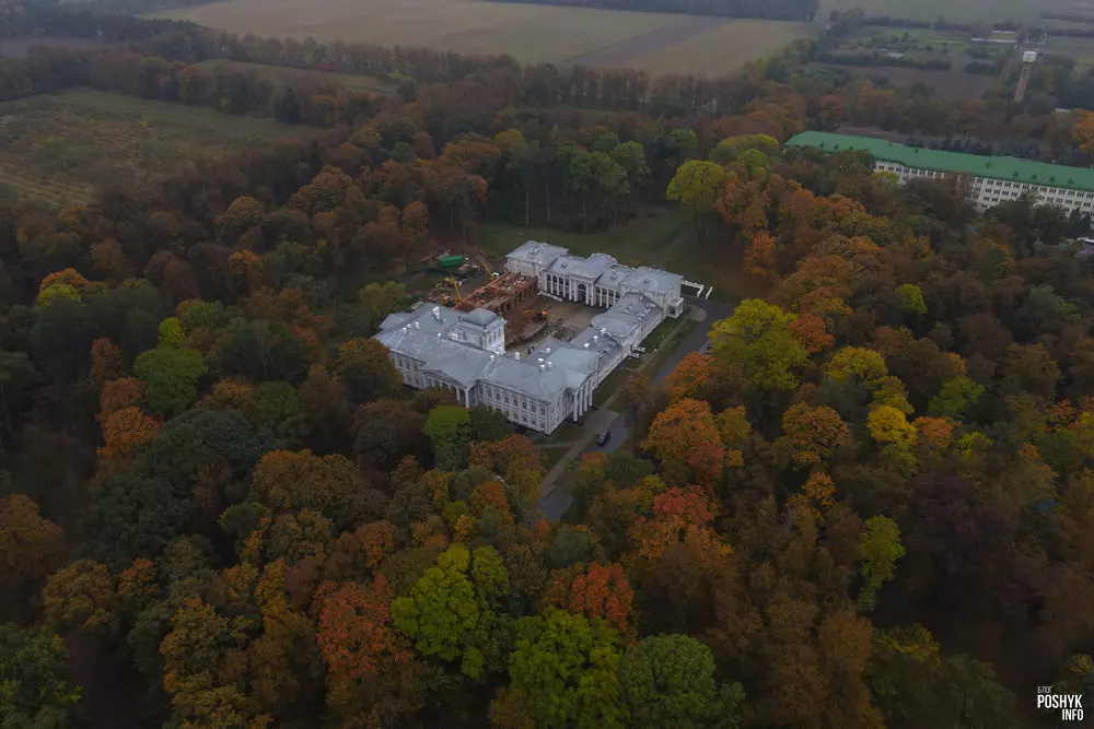 Sights of Belarus - palace in Zhilichi