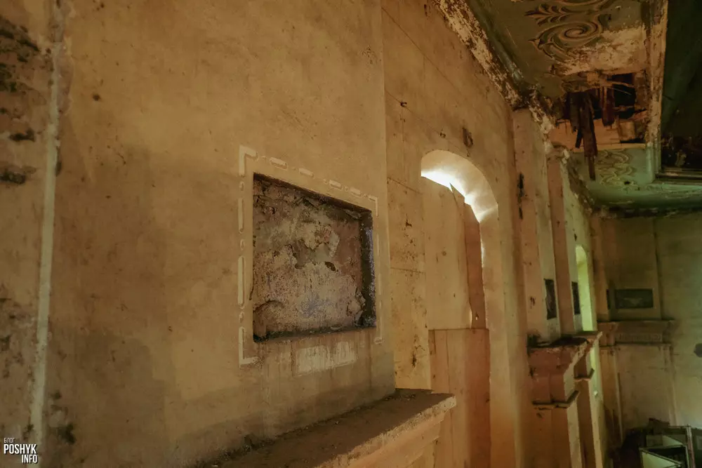 What's inside the synagogue in Oshmyany?