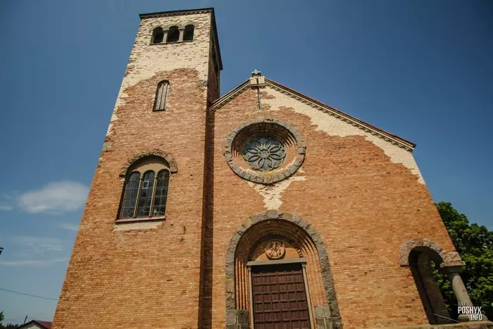 Касцёл у пасёлку Школьны Касцёлы Беларусі