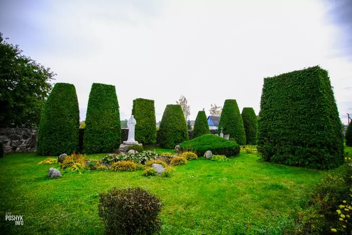 Парк на тэрыторыі касцёла ў Параф'янава