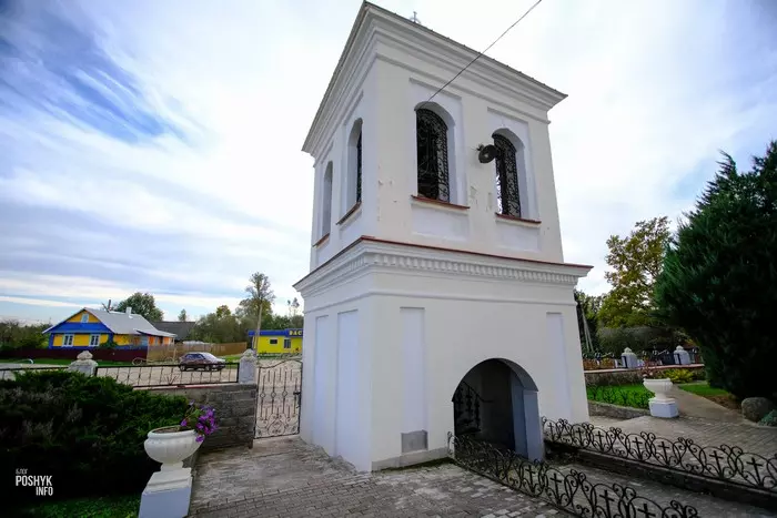 Званіца-брама ў аграгарадку Удзела Званіца-брама ў аграгарадку Удзела