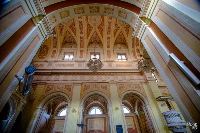 Лучай касцёл Святога Тадэвуша Касцёл Лучай фота ўнутры