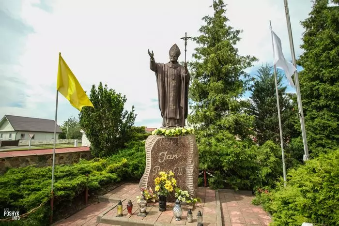 Васілішкі - помнік Яну Паўлу II Васілішкі - помнік Яну Паўлу II