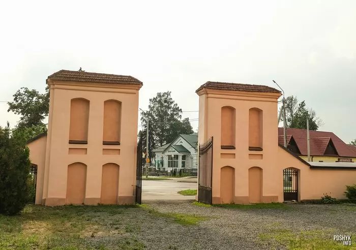 Брама касцёла ў Ружанах Брама касцёла ў Ружанах