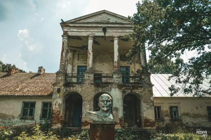 Закінутая сядзіба ў вёсцы Лінова