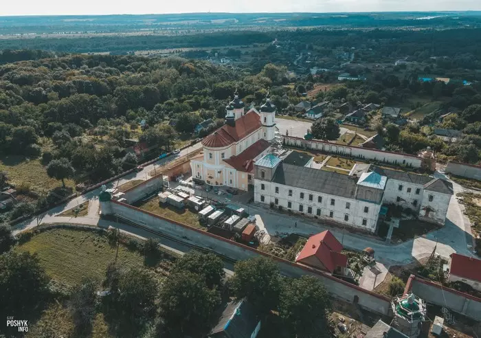 Манастыр у Юравічах