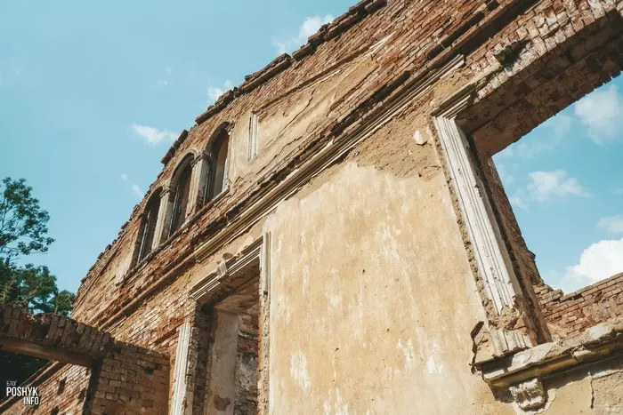 Разваліны сядзібы Дзеконскіх у Каштанаўцы.