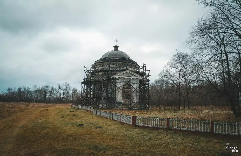 Капліца Скірмунтаў у вёсцы Моладава