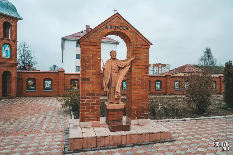 Скульптура каля касцёла ў Іванава ў гонар святога Андрэя Баболі Скульптура каля касцёла ў Іванава ў гонар святога Андрэя Баболі