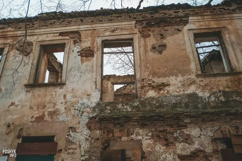 Руіны сядзібы ў вёсцы Муравана