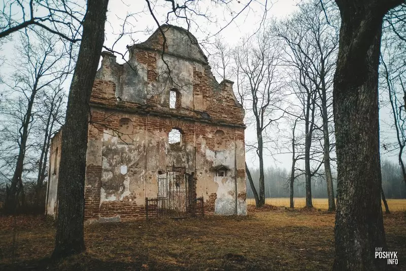 Руіны касцёла ў вёсцы Язвіны