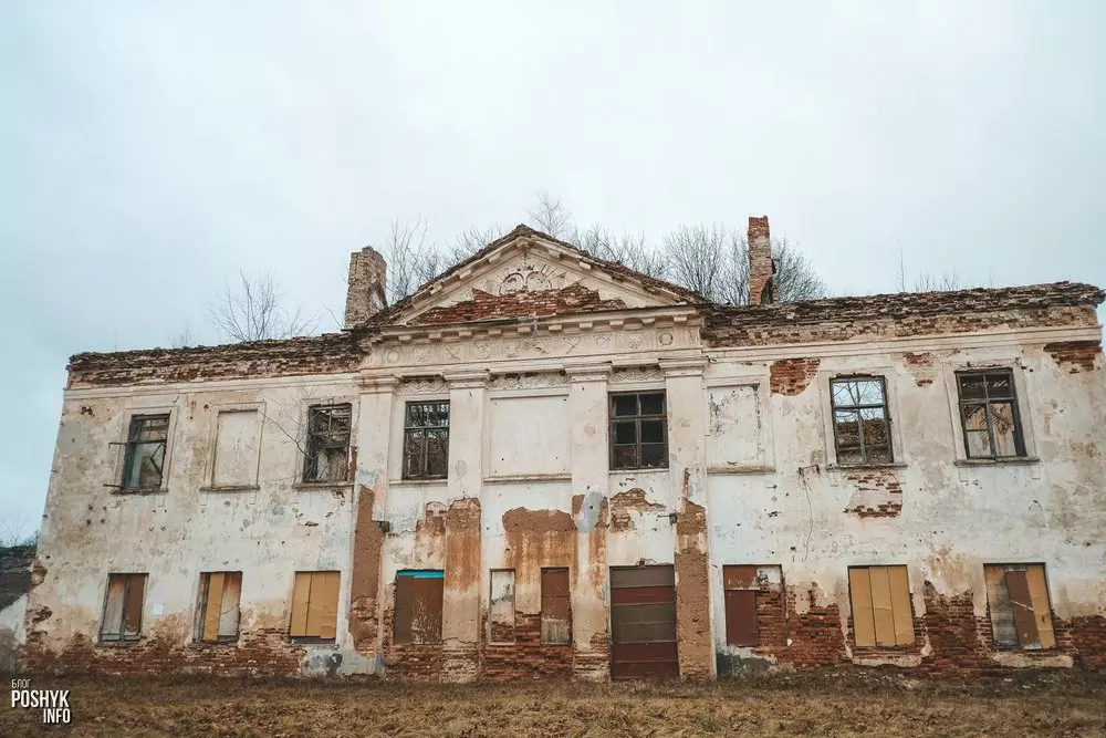 Руіны сядзібы Солтанаў у вёсцы Муравана