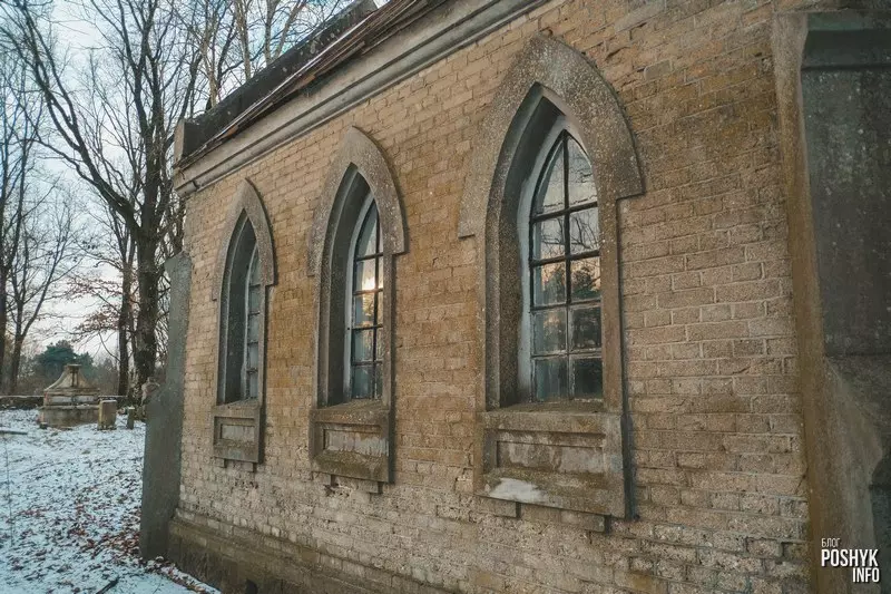 Капліца-пахавальня Талочкаў у вёсцы Вялікая Ракавіца Капліца-пахавальня Талочкаў у вёсцы Вялікая Ракавіца