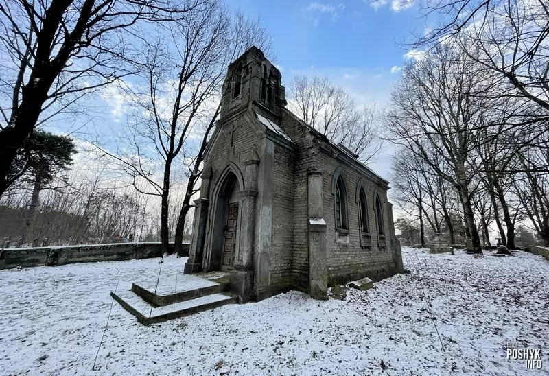 Пахавальня ў вёсцы Вялікая Ракавіца, Беларусь Пахавальня ў вёсцы Вялікая Ракавіца, Беларусь