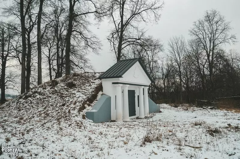 Пахавальня Рдултоўскіх у вёсцы Верхняе Чэрніхава