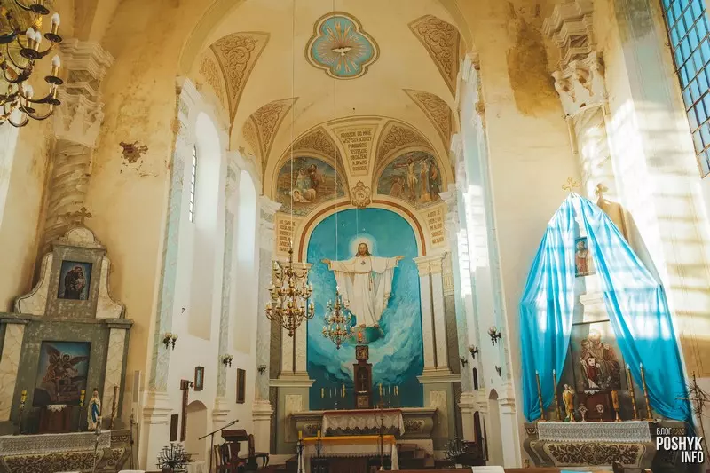 Касцёл у Лужках фота ўнутры