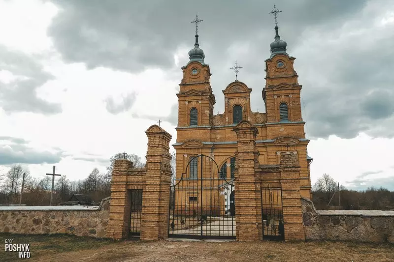 Касцёл у вёсцы Дварэц Касцёл у вёсцы Дварэц