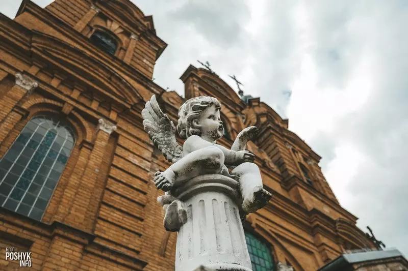 Касцёл Божага Цела ў аграгарадку Дварэц Касцёл Божага Цела ў аграгарадку Дварэц