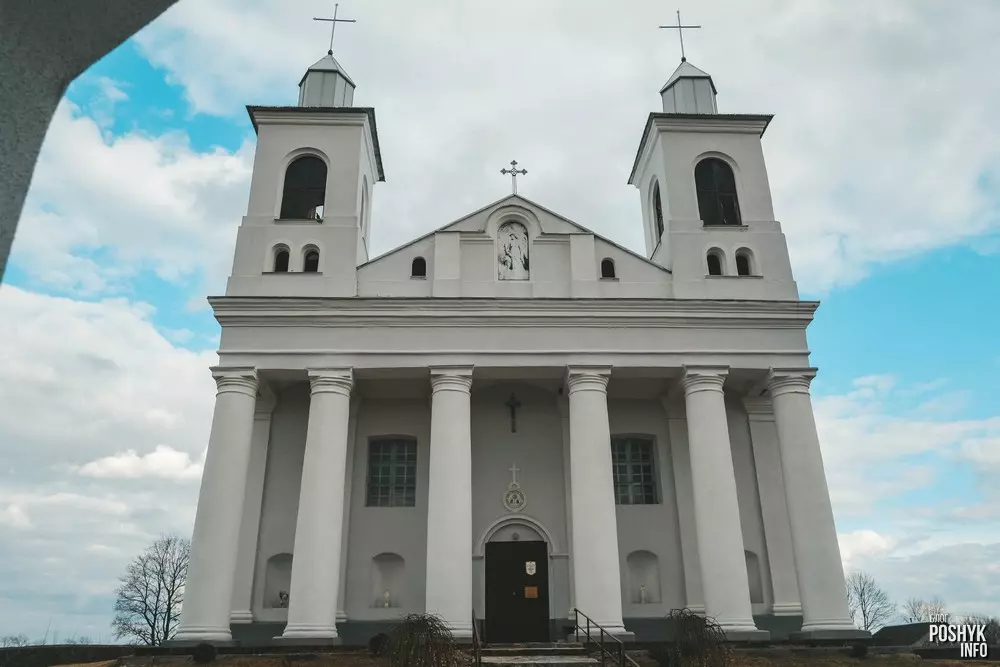 Касцёл у вёсцы Раготна.