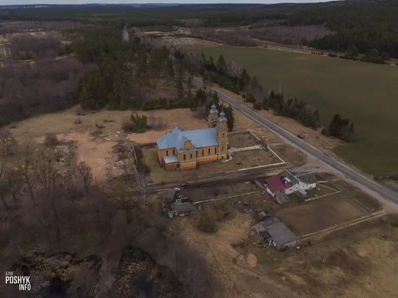 Касцёл у аграгарадку Дварэц, Беларусь Касцёл у аграгарадку Дварэц, Беларусь