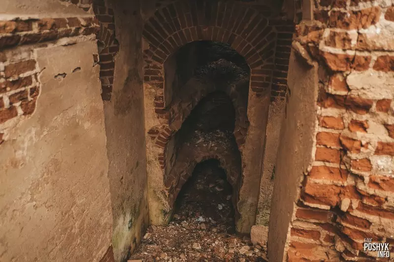 Пахавальня ў вёсцы Макраны