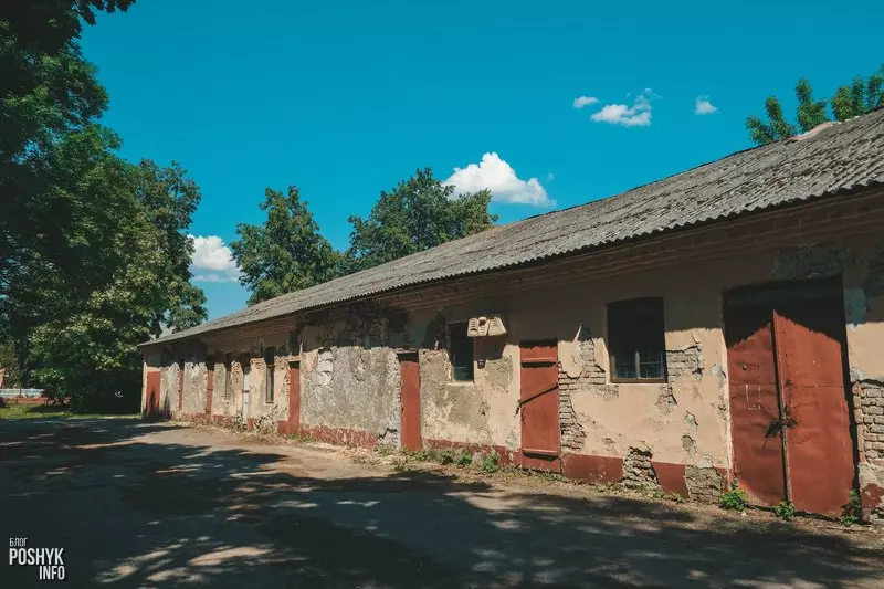 Былыя гандлёвыя рады ў гарадскім пасёлку Антопаль.