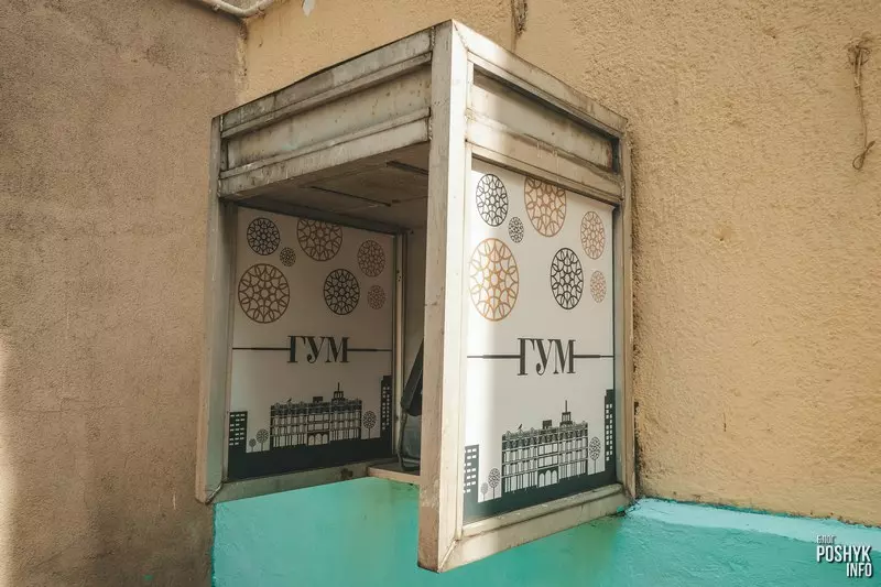 Тэлефонная будка каля ГУМа