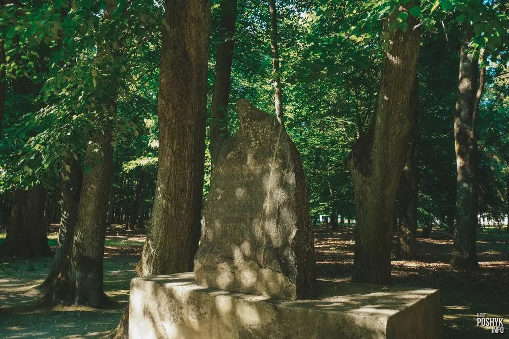 Памятны камень Радзівілаў у Століне.
