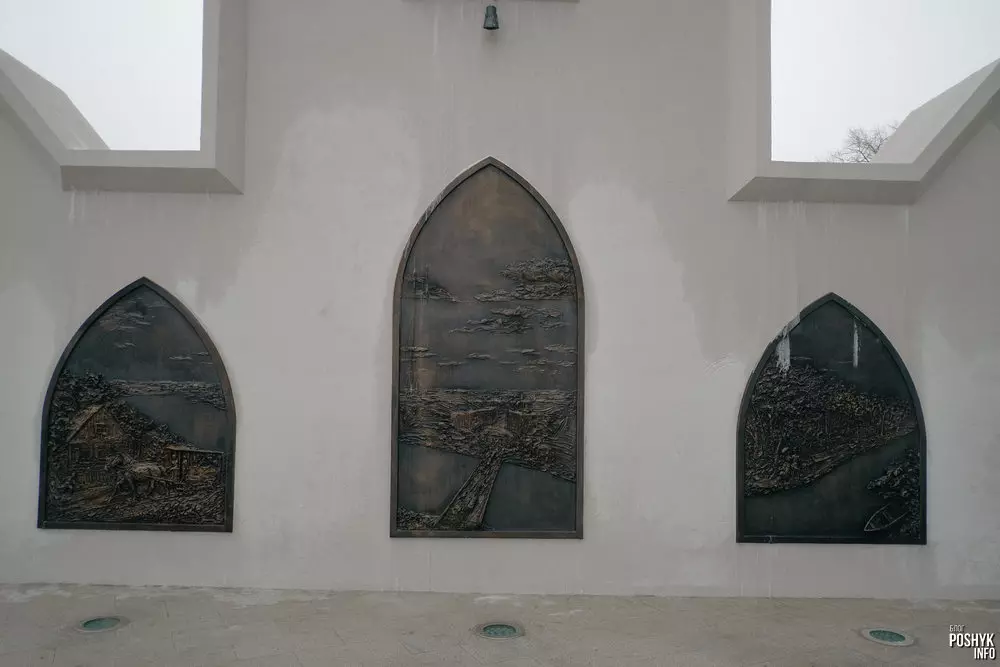 Барэльефы на фасадзе электрастанцыі Мінска