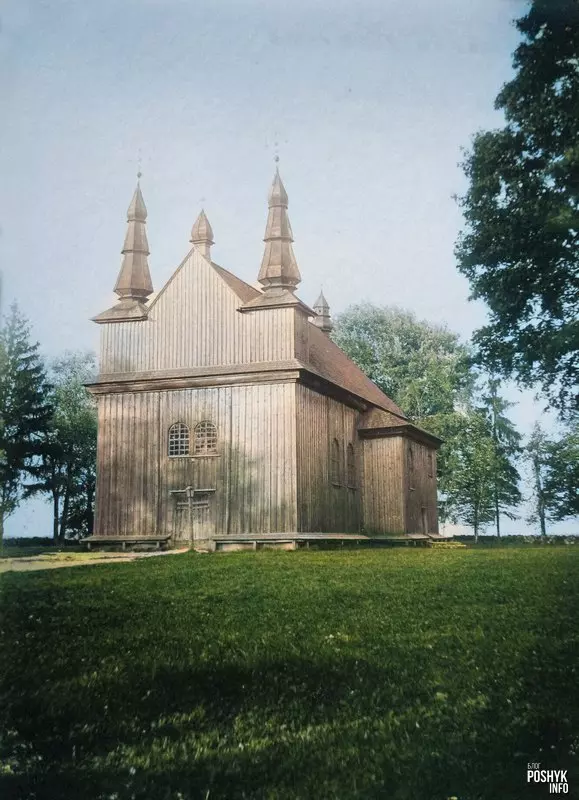 Старадаўні драўляны касцёл у вёсцы Камень.