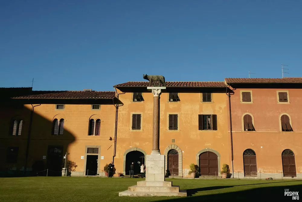 Скульптура ваўчыцы ў Пізе