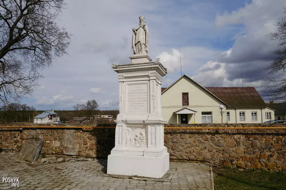 Надмагілле Чахоўскіх у аграгарадку Лунна Надмагілле Чахоўскіх у аграгарадку Лунна