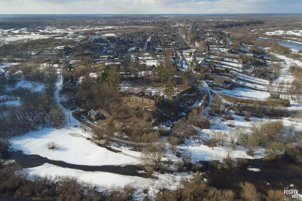 Маляўнічыя руіны на беразе ракі Свіслач