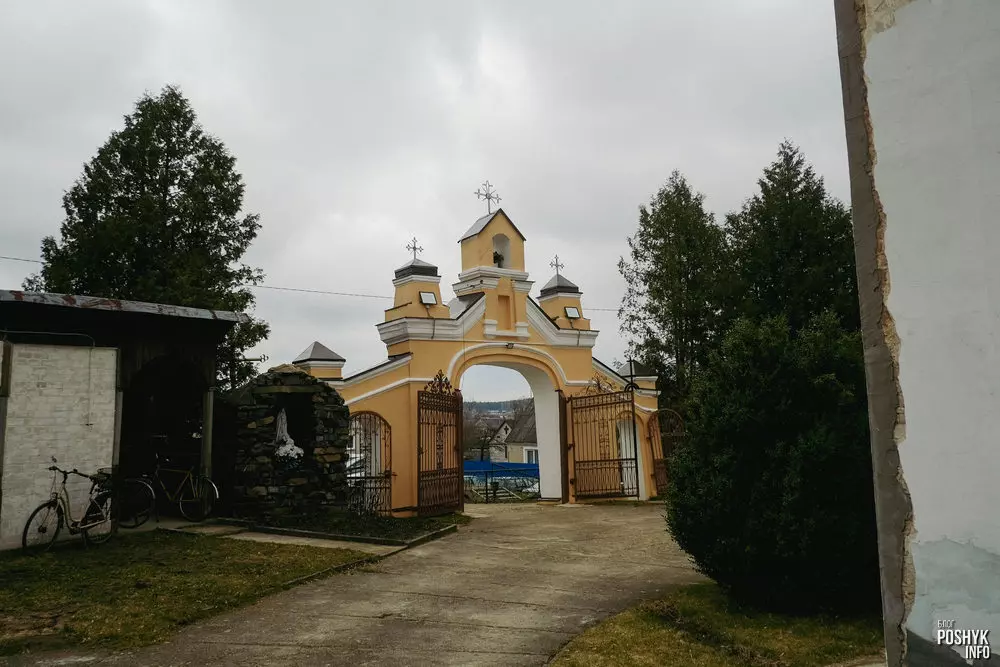 Брама касцёла ў Сапоцкіне Брама касцёла ў Сапоцкіне