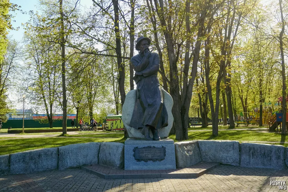 Помнік Багушэвічу ў Смаргоні.