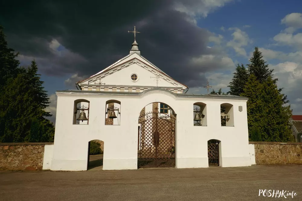 Брама касцёла ў Поразава Брама касцёла ў Поразава