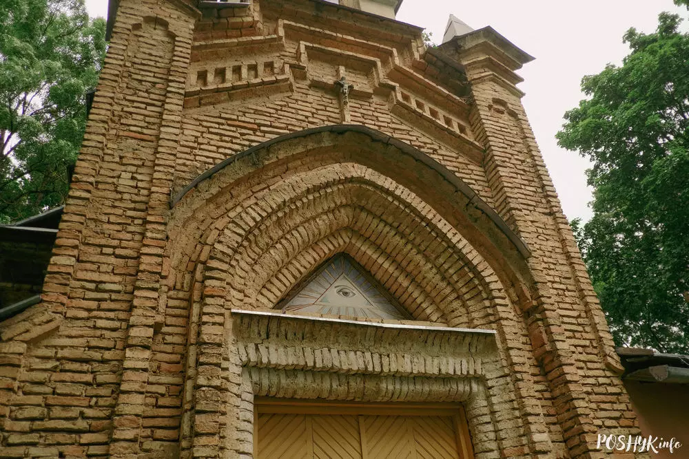 Неагатычны склеп у вёсцы Дзеравянчыцы Неагатычны склеп у вёсцы Дзеравянчыцы