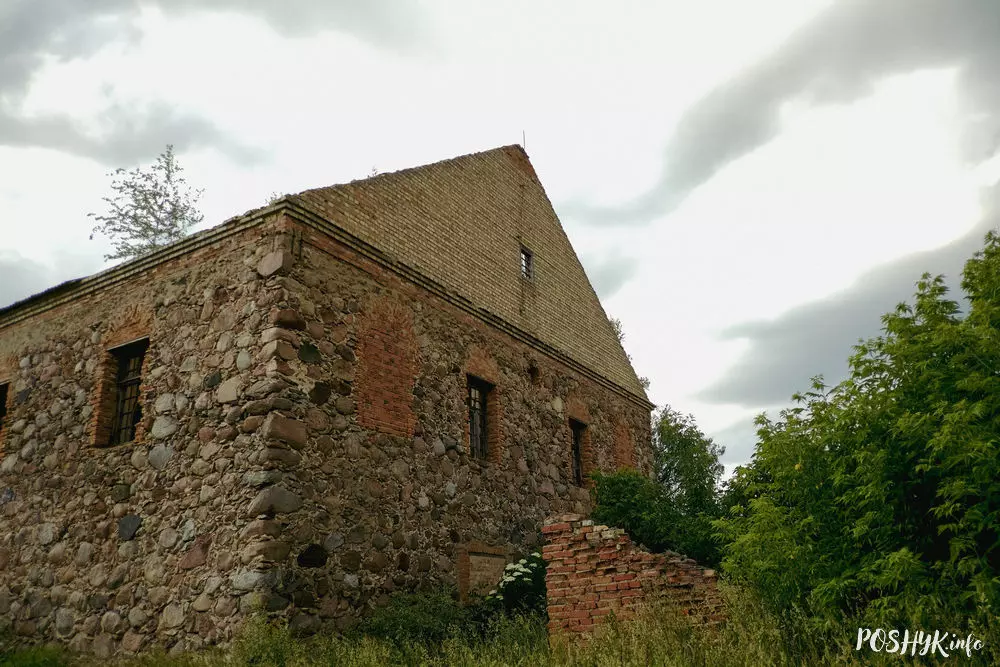 Занядбаны будынак у Поразава Закінутая сінагога ў аграгарадку Поразава