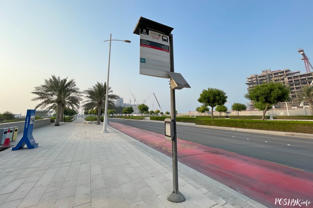 Как выглядят остановки автобуса в Абу Даби