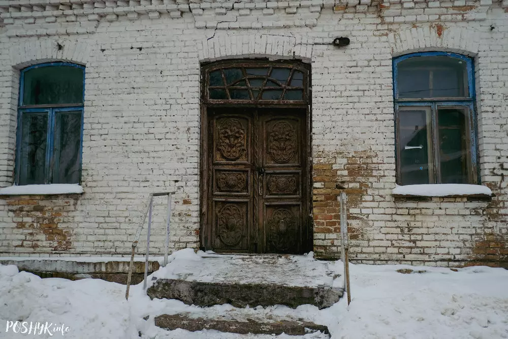 Прыгожыя старадаўнія дзверы ў Свіры