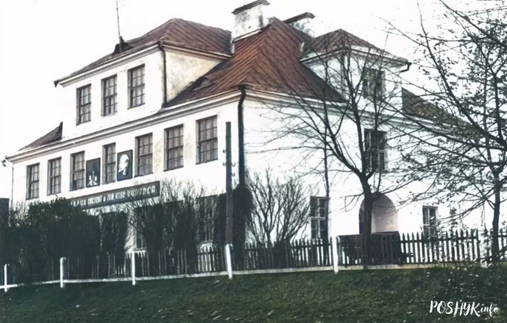 Старая школа ў пасёлку Свір