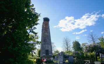 Мемориальный обелиск в Колдычево
